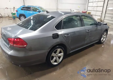 2013 Volkswagen Passat 2.5L Se z USA, uszkodzony, nr VIN 1VWBP7A35DC149396